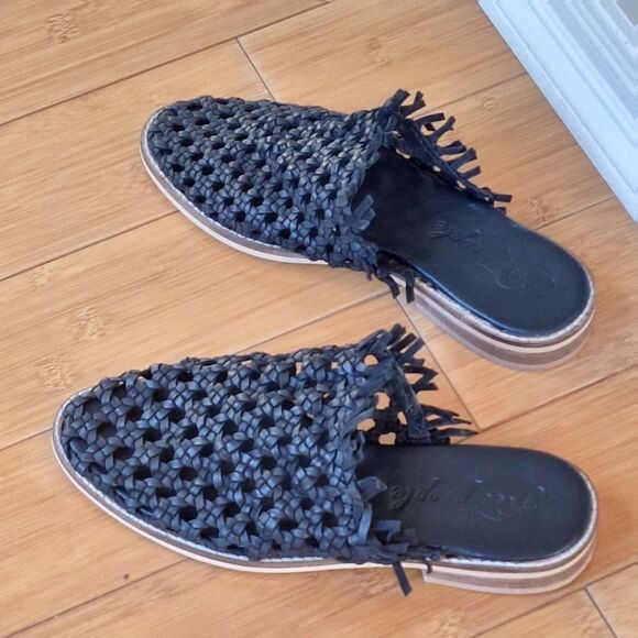 Free People sz 8 Black Leather Mirage Mule Flats Braided Sandal EU 38 Boho Comfy - Picture 1 of 16